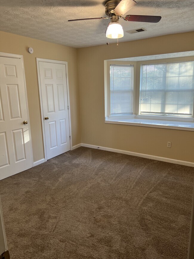 Building Photo - 5974 Sherwood Trace