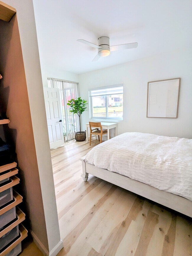 Building Photo - 23061 Aqua Vw