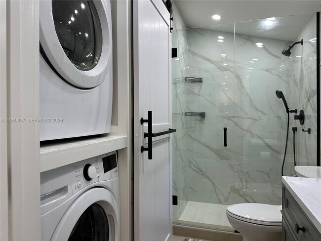 Building Photo - 1415 Mayo St