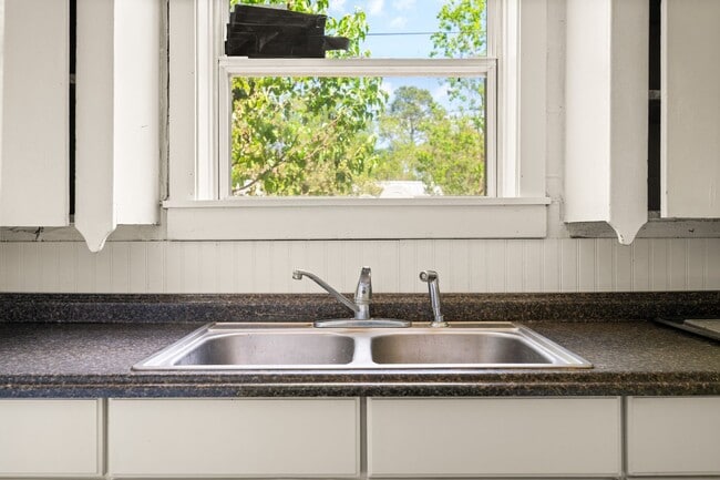 Building Photo - 2404 Orange St