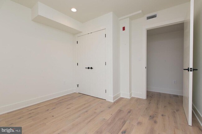 Building Photo - 2431 Frankford Ave