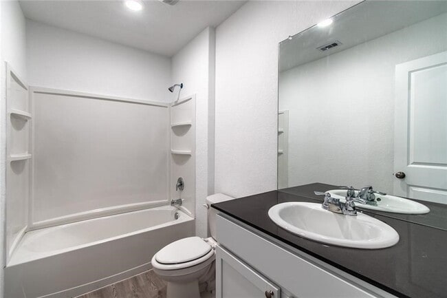 Building Photo - 2302 Medusa Dr