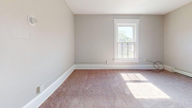 Building Photo - 1317 St Elmo Ave NE