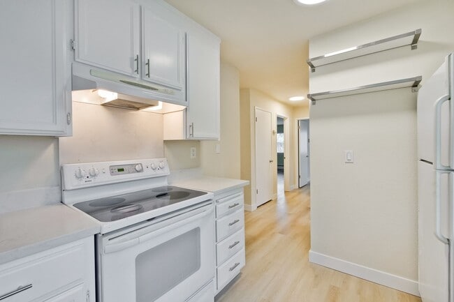 Building Photo - Refreshed 2/2 Second Floor Campbell Condominium in Great Location! Attached Garage & Additional S...