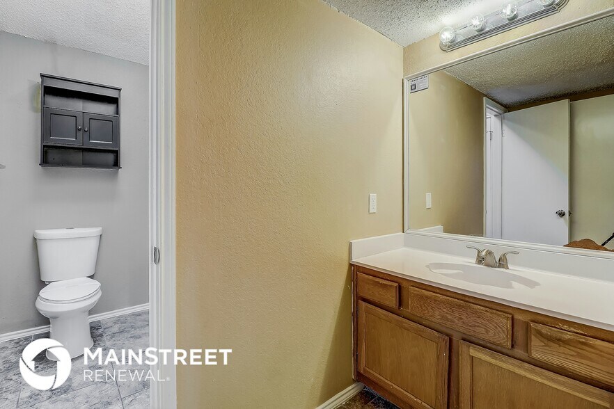 Building Photo - 911 Turner Ct