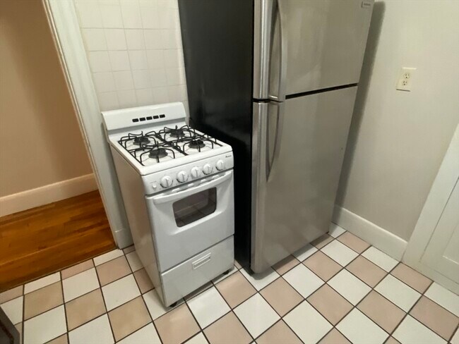 Building Photo - 81 Whiting St