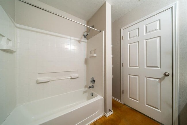 Building Photo - 1237 Jefferson Ave