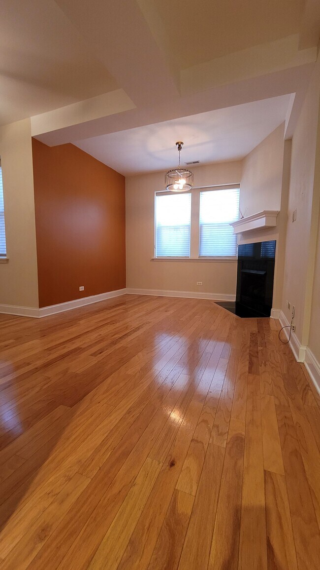 Building Photo - 6736 S Crandon Ave