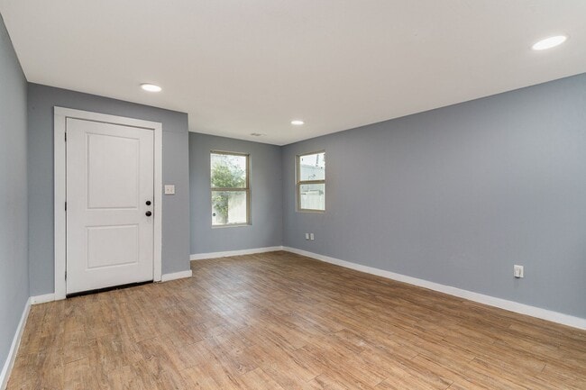 Building Photo - Spacious 4-Bedroom Home with Modern Finishes – Owenwood, Dallas