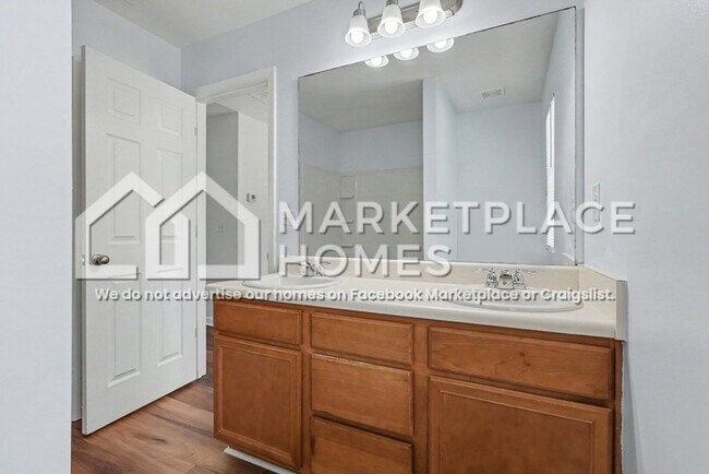 Building Photo - 5798 Westchase St