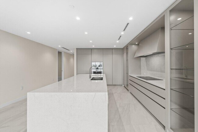 Building Photo - 220 SE Mizner Blvd