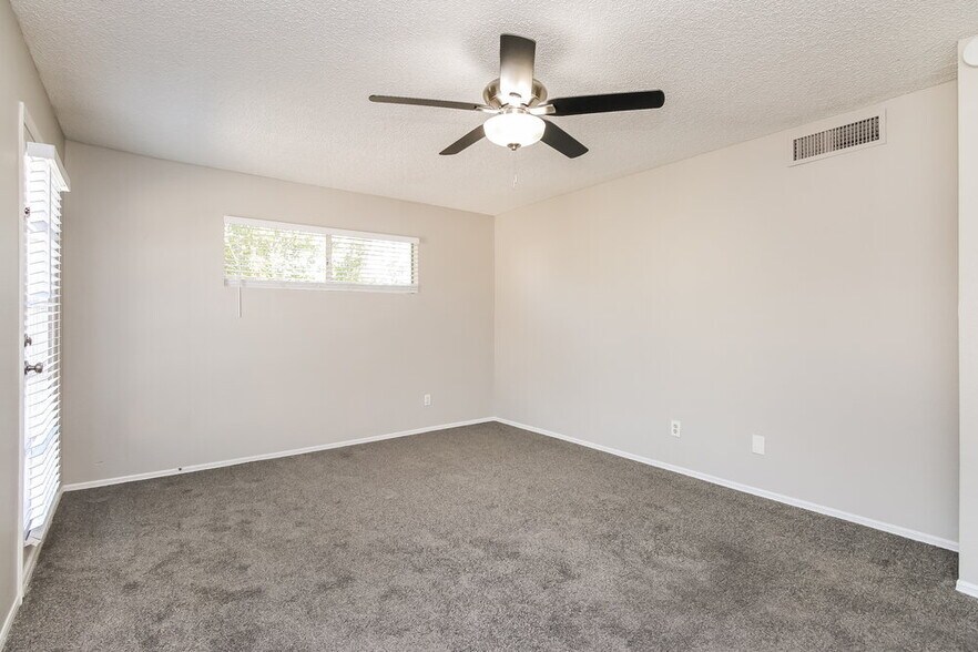 Building Photo - 4758 W Wahalla Ln