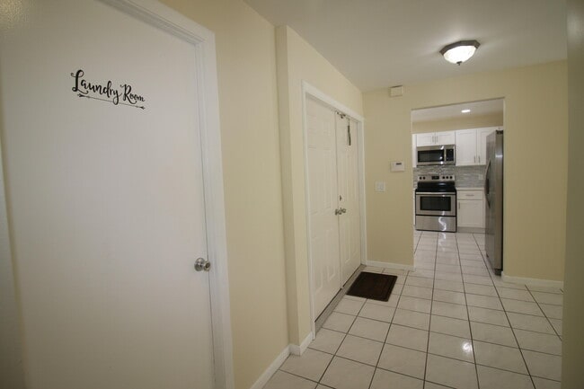 Building Photo - 6076 Strawberry Lakes Cir