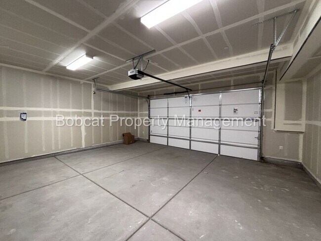 Building Photo - 852 Furlong Dr