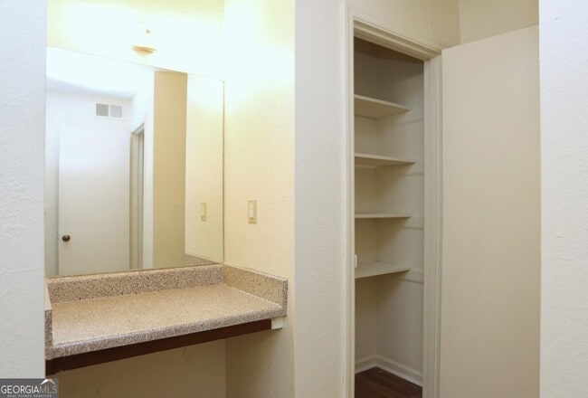 Building Photo - 1000 Belmont Park Dr SE