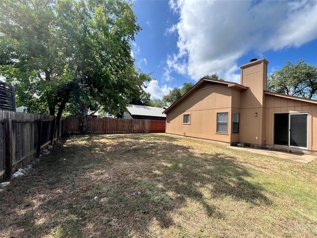 Building Photo - 3902 Stonecroft Dr