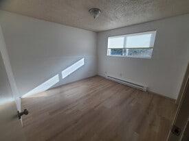 750 Room - 1920 S Fawn Dr