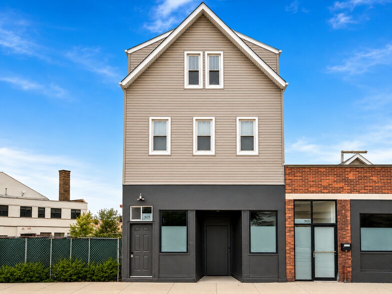 Building Photo - 3125 N California Ave