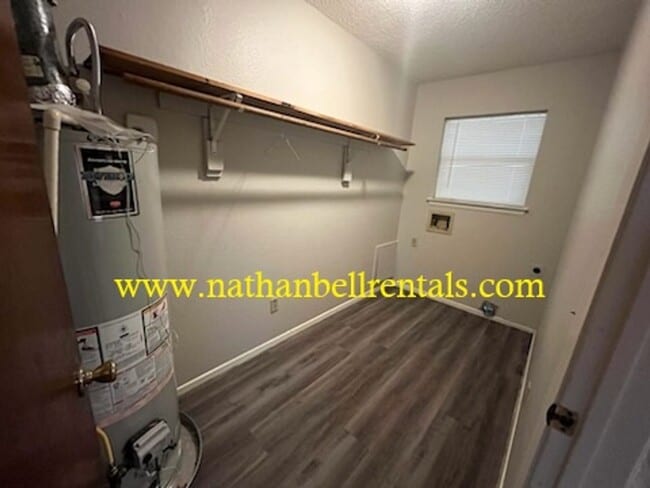 Building Photo - Single-Family Home: 2 bed, 1 bath