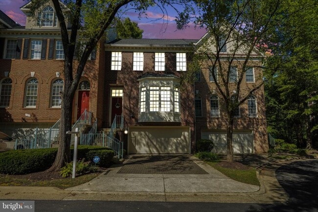 Building Photo - 150 Rees Pl