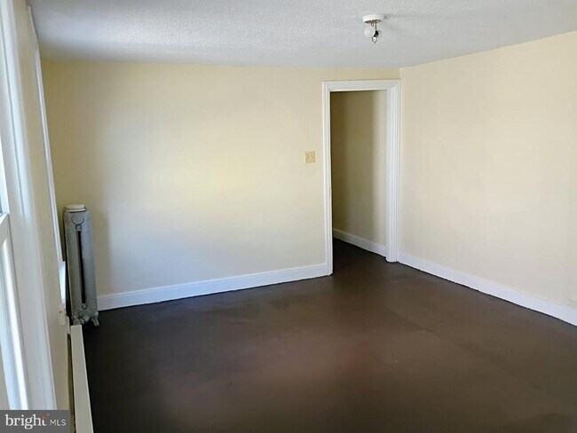 Building Photo - 309 E Main St