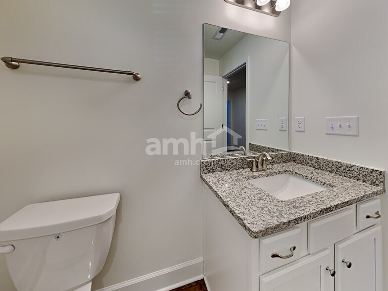 Building Photo - 5005 Hudson Vly Dr