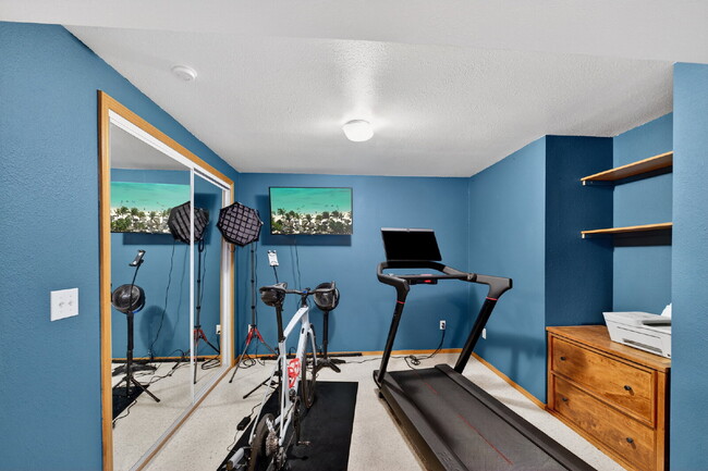 Building Photo - Available Immediately! Beautiful home in the Fairfax and Briargate neighborhood!