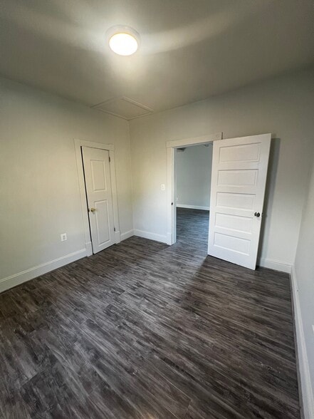 Building Photo - 5405 Quintana St