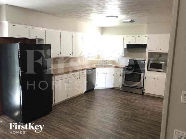 Building Photo - 3105 McKinney Dr