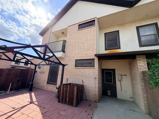 Building Photo - 2445 Monarch Dr