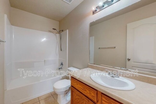 Building Photo - 3739 Clear Creek Rd