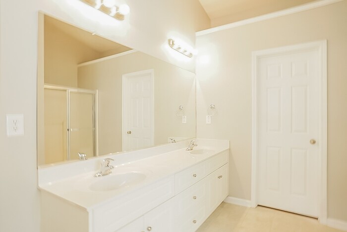 Building Photo - 6005 Great Glen