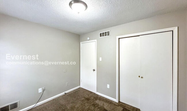 Building Photo - 7031 Saddlebrook Dr