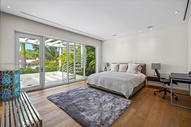 Building Photo - 3465 Meridian Ave