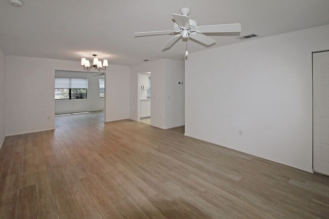 Building Photo - Venice East Annual Home for Rent