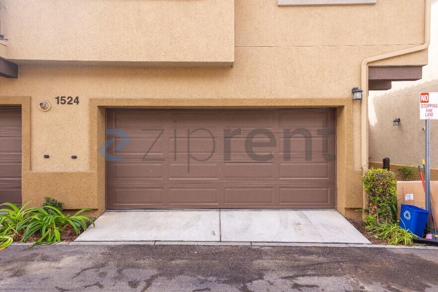 Building Photo - Unit 3