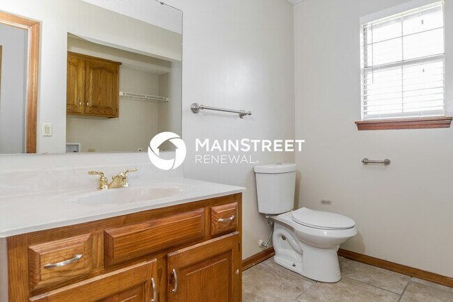 Building Photo - 4 Bedroom Pet-Friendly Home in Olathe, KS ...