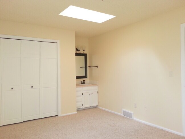 Building Photo - 1603 Cottonwood Dr