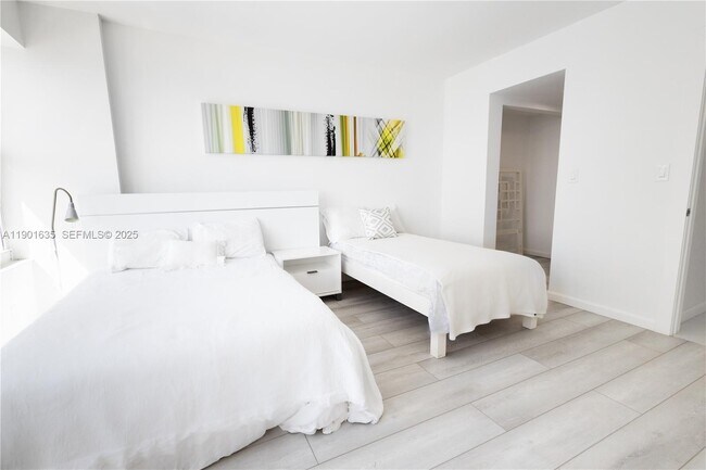 Building Photo - 4010 Galt Ocean Dr