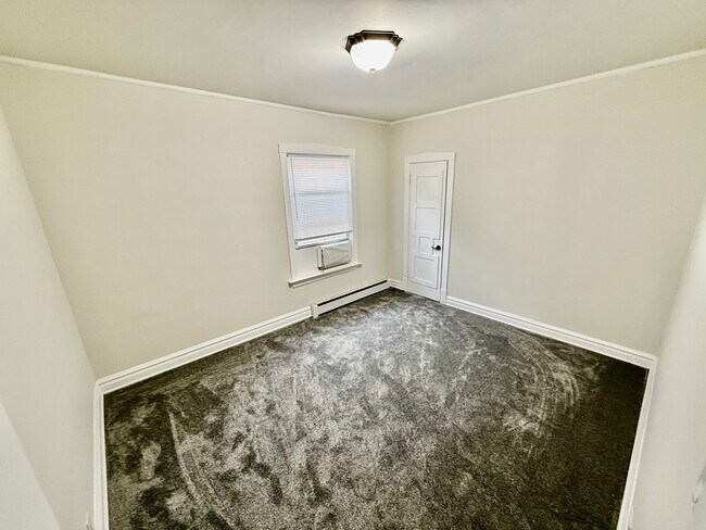 Building Photo - 5644 N Talman Ave