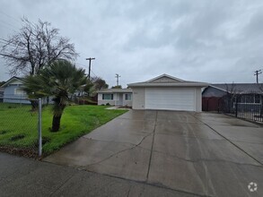 Building Photo - 3 Bdrm, 2 bath off Meadowview - semi remod...