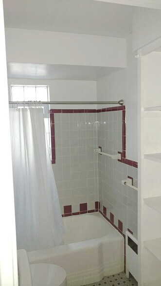 Building Photo - 6842 Montgomery Rd