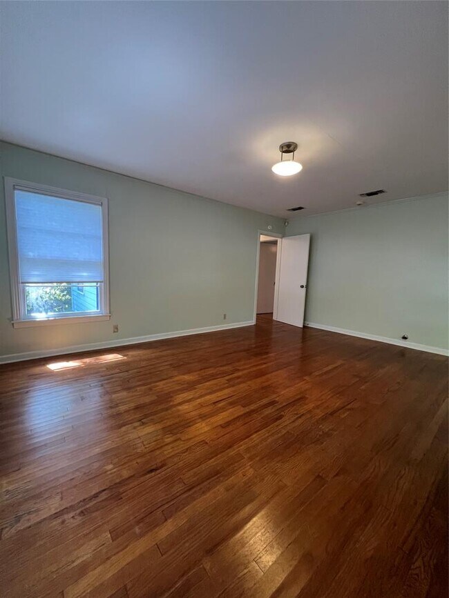 Building Photo - 1511 Romeria Dr