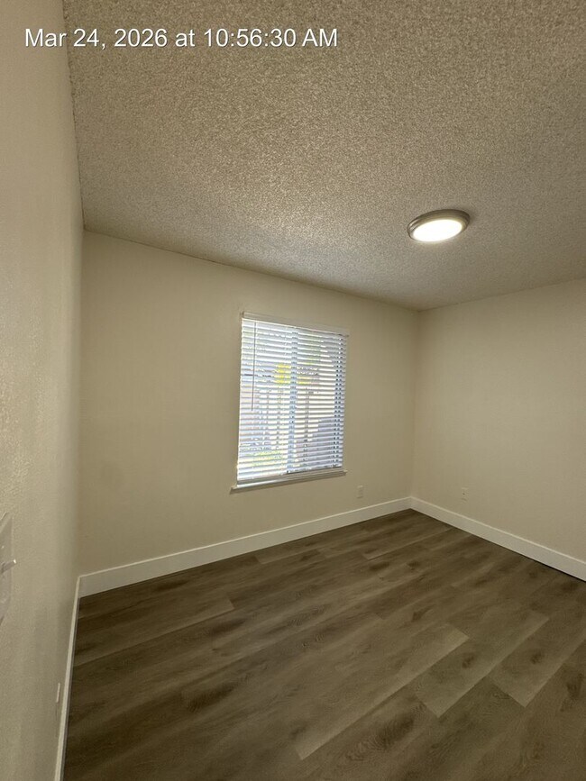 Building Photo - Downstairs apartment for Rent in Visalia Available now!