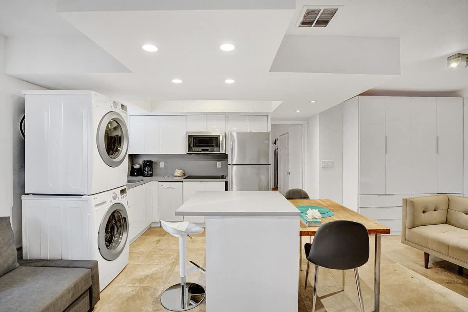 Building Photo - 3215 NE 7th St