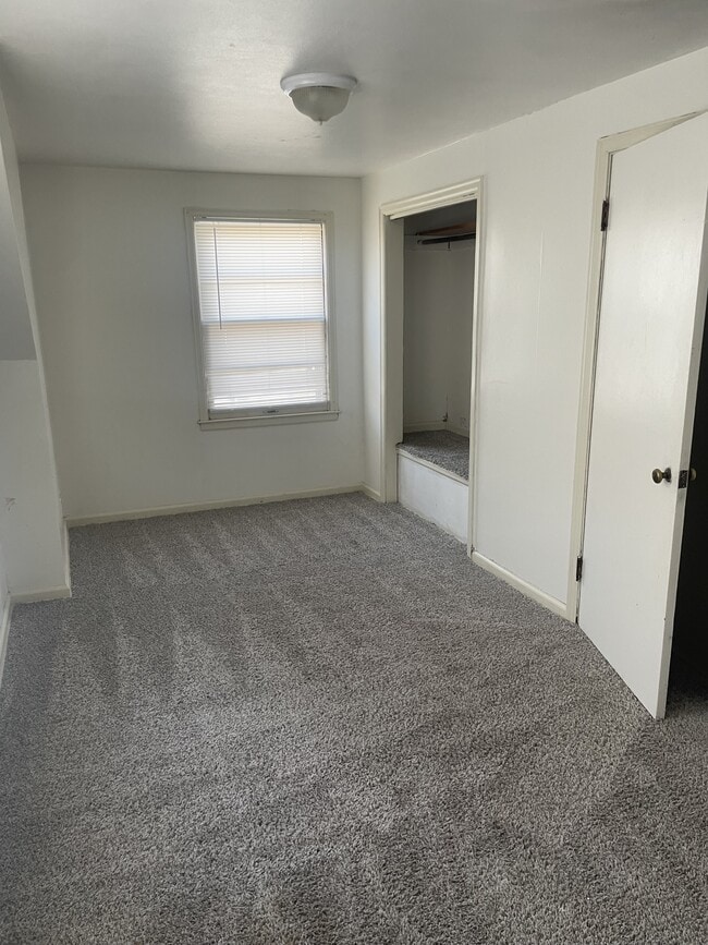 Building Photo - 1658 N Bluff St