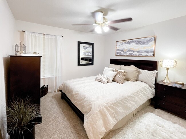 Building Photo - Greenbriar Apartments