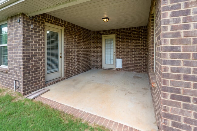 Building Photo - 6906 Breyerton Way SE