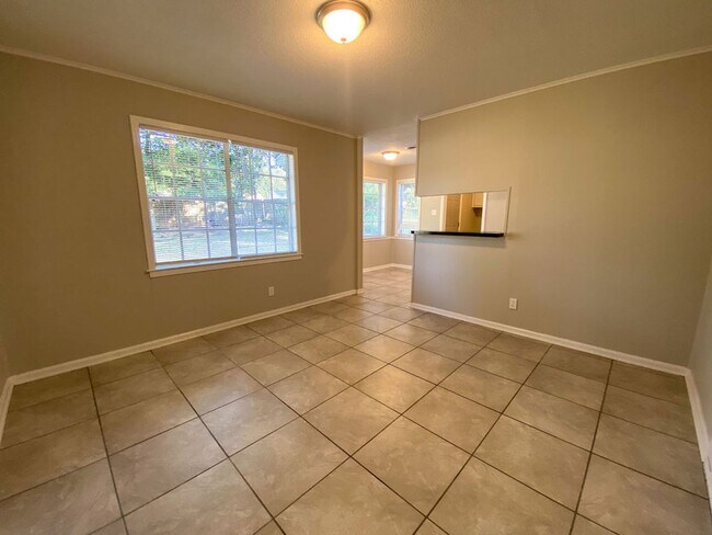 Building Photo - 3 bed, 2 bath near Yale and Raleigh Millin...