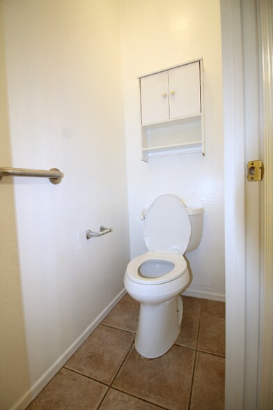 Building Photo - 440 S Val Vista Dr
